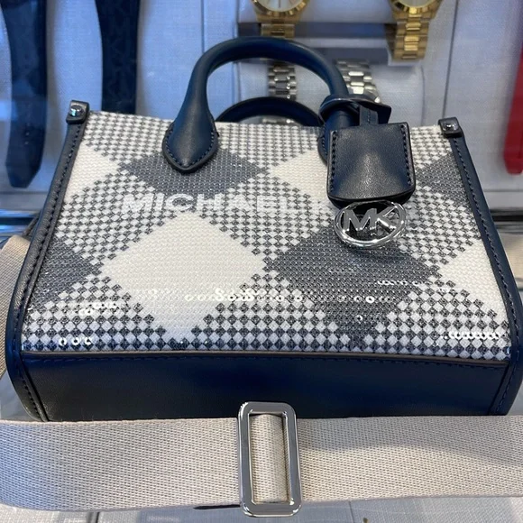 Michael Kors Mirella Extra-Small Logo Crossbody XBODY Shopper Bag
Navy
NWT - Picture 7 of 16